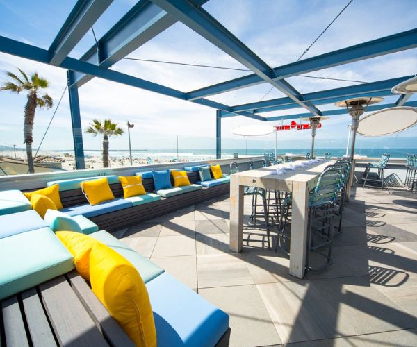 Cannonball's outdoor patio in mission bay